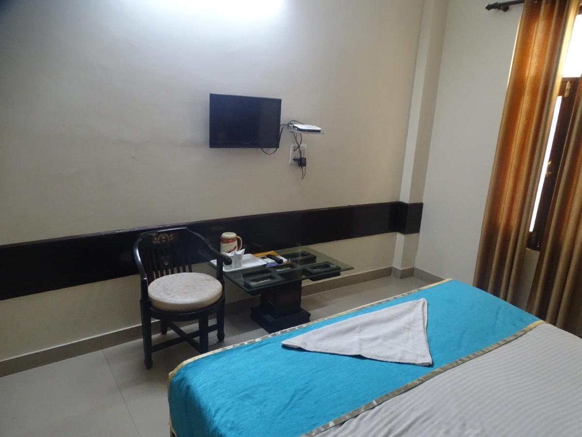 Hotel Paras Plaza Rishīkesh Esterno foto
